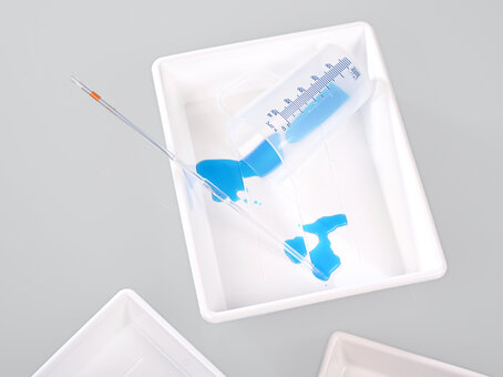 Laboratory trays / spill troughs