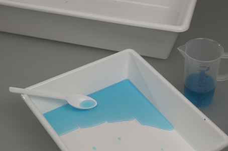 Laboratory trays / spill troughs