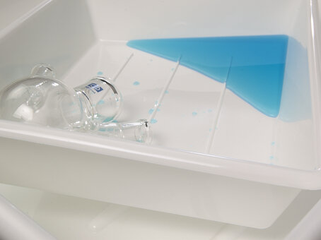 Laboratory trays / spill troughs