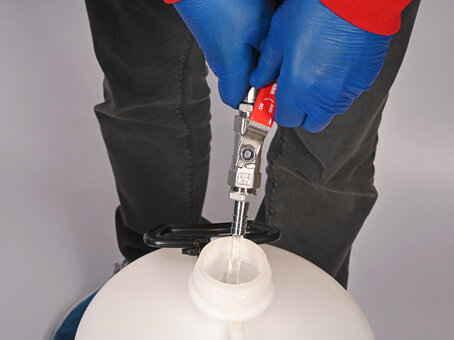 Pompe à solvant à commande à pied - Flexible d'écoulement & robinet