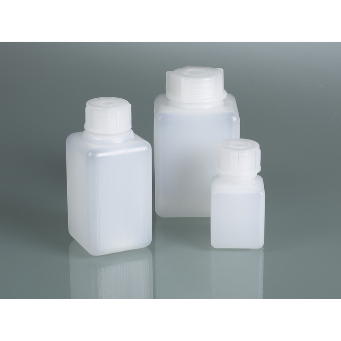 Прямоугольная бутыль с узким горлышком, квадратное основание